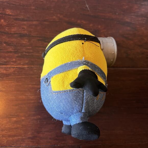 Despicable Me Bob Minion Plush - Picture 5 of 7